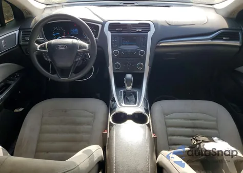 2015 Ford Fusion S z USA, uszkodzony, nr VIN 3FA6P0G71FR183352